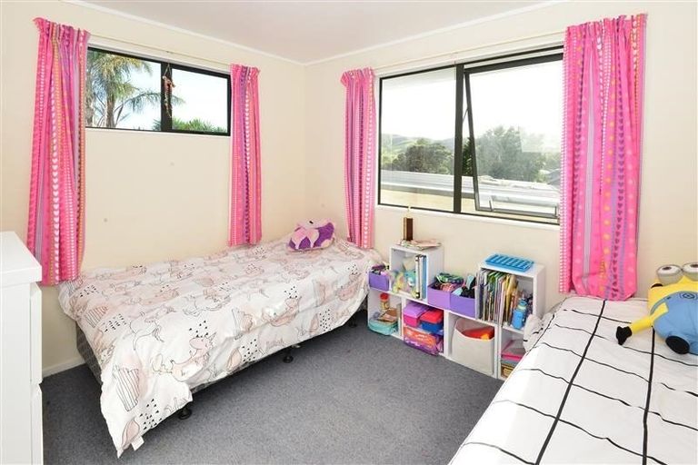 Photo of property in 3 Empressa Heights, Helensville, 0800