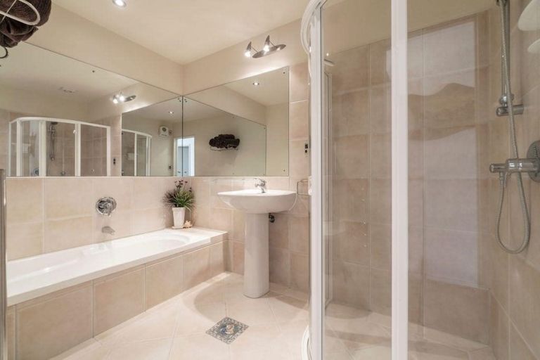 Photo of property in 44a Spinnaker Drive, Te Atatu Peninsula, Auckland, 0610