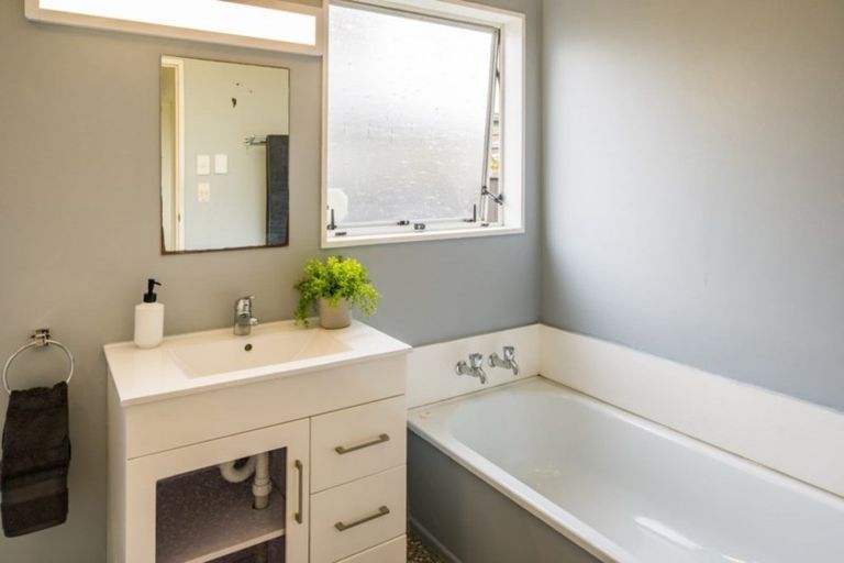 Photo of property in 9 Luckie Street, Tawa, Wellington, 5028