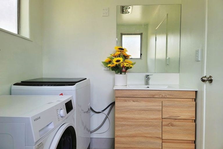 Photo of property in 4 Beverley Road, Stanmore Bay, Whangaparaoa, 0932