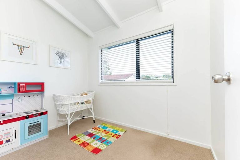 Photo of property in 30a Leo Street, Glen Eden, Auckland, 0602
