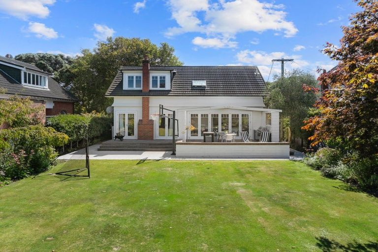 Photo of property in 16 Hinau Street, Woburn, Lower Hutt, 5010