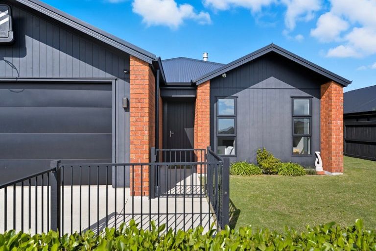 Photo of property in 28 Piata Street, Papamoa Beach, Papamoa, 3118