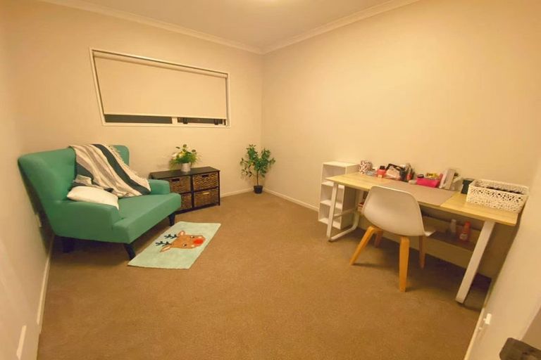 Photo of property in 2/27 Lucienne Drive, Ranui, Auckland, 0612