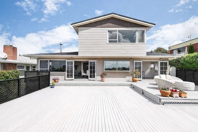 Photo of property in 33 Agincourt Street, Glenfield, Auckland, 0629