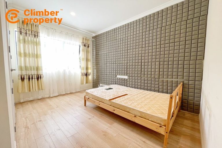 Photo of property in 12 Te Awa Place, Red Beach, 0932