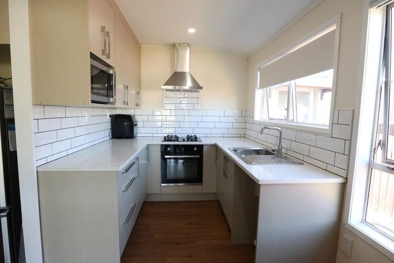 Photo of property in 33b Kindergarten Drive, Conifer Grove, Takanini, 2112