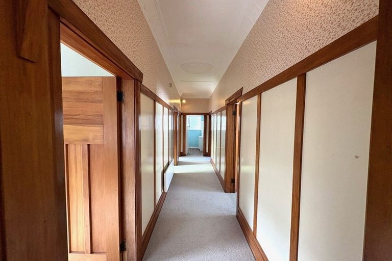 Photo of property in 23 Paynters Avenue, Strandon, New Plymouth, 4312