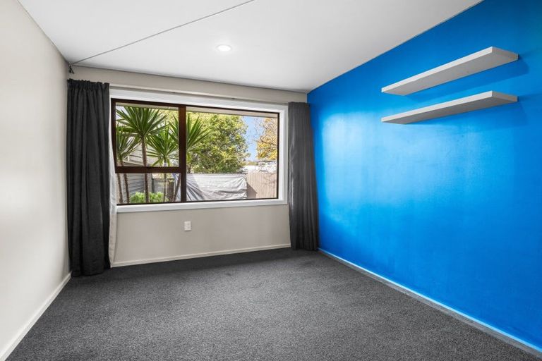 Photo of property in 12 Masham Road, Broomfield, Christchurch, 8042