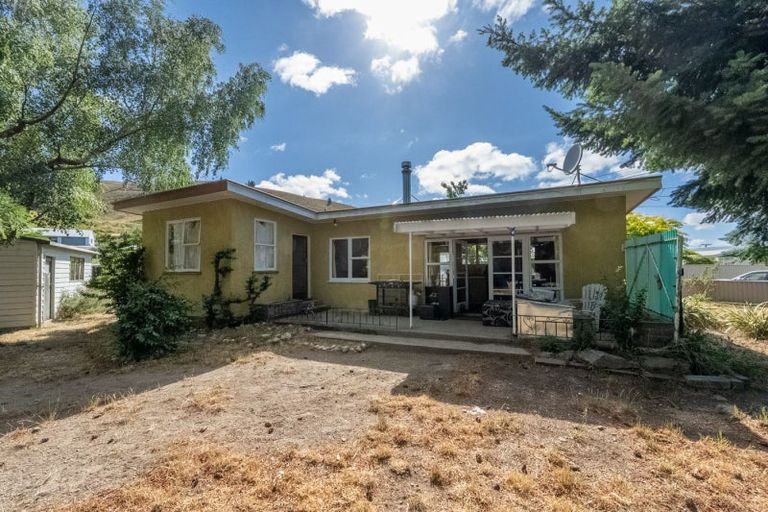 Photo of property in 24 Dunstan Street, Clyde, 9330