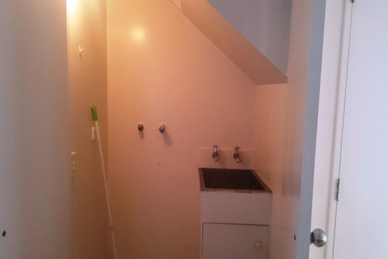 Photo of property in 10/10-26 John Jennings Drive, Oteha, Auckland, 0632