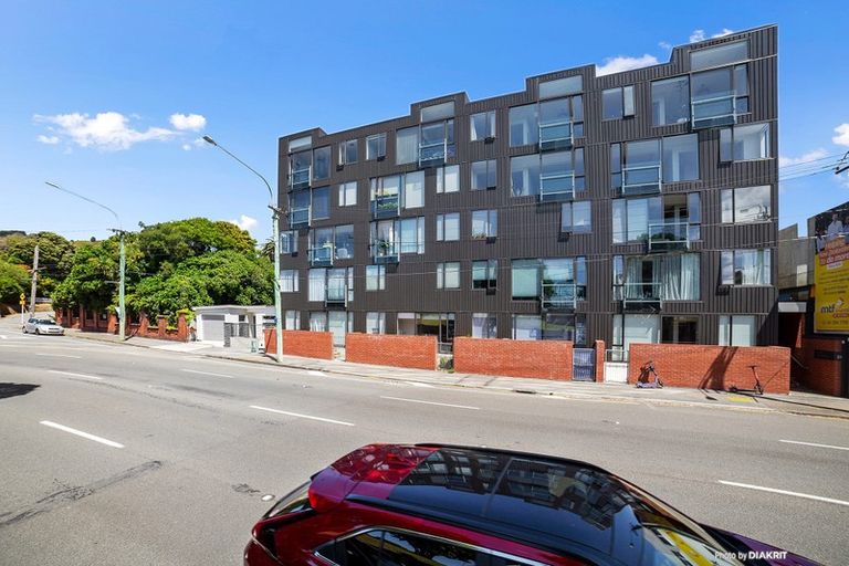 Photo of property in Nouvo Apartments, 4a/21 Rugby Street, Mount Cook, Wellington, 6021