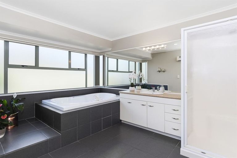Photo of property in 6 Banksia Dell, Mount Maunganui, 3116