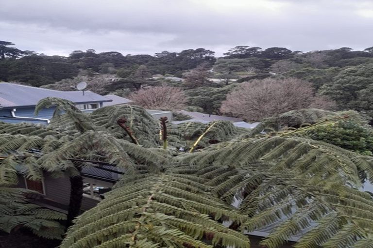 Photo of property in 2/85 Garden Road, Northland, Wellington, 6012