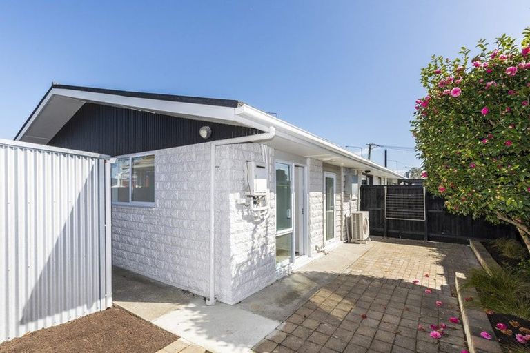 Photo of property in 330 Yaldhurst Road, Russley, Christchurch, 8042