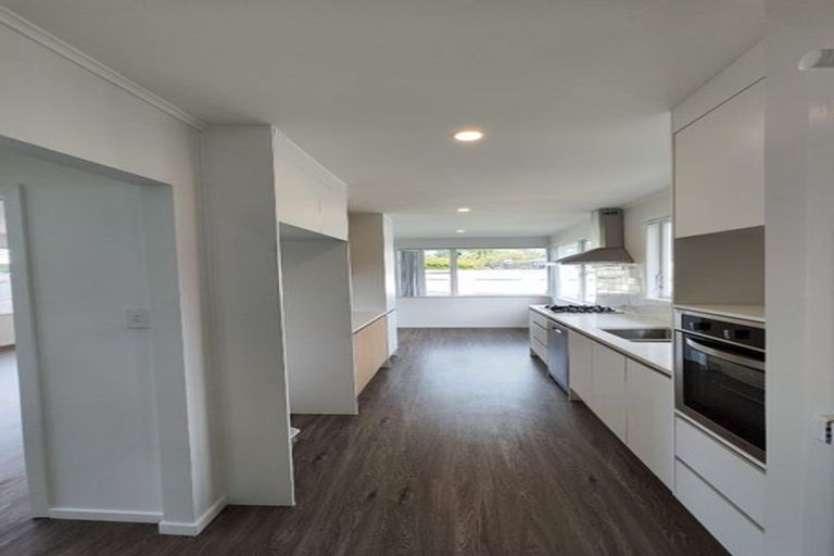 Photo of property in 11 Coletta Lane, Te Atatu South, Auckland, 0610