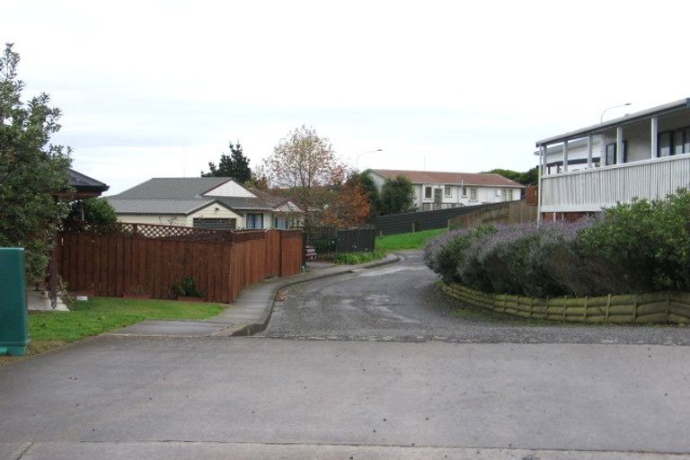 Photo of property in 17 Lydia Place, Kelvin Grove, Palmerston North, 4414