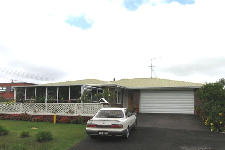 Photo of property in 163 Colwill Road, Massey, Auckland, 0614