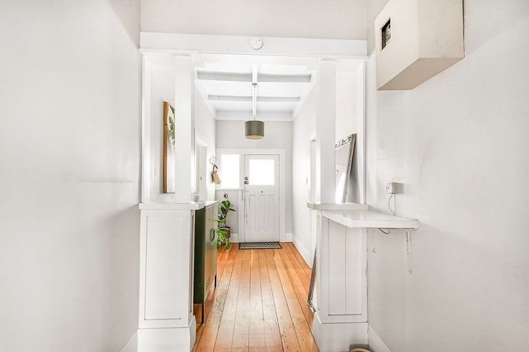 Photo of property in 16 Coates Street, Hamilton East, Hamilton, 3216