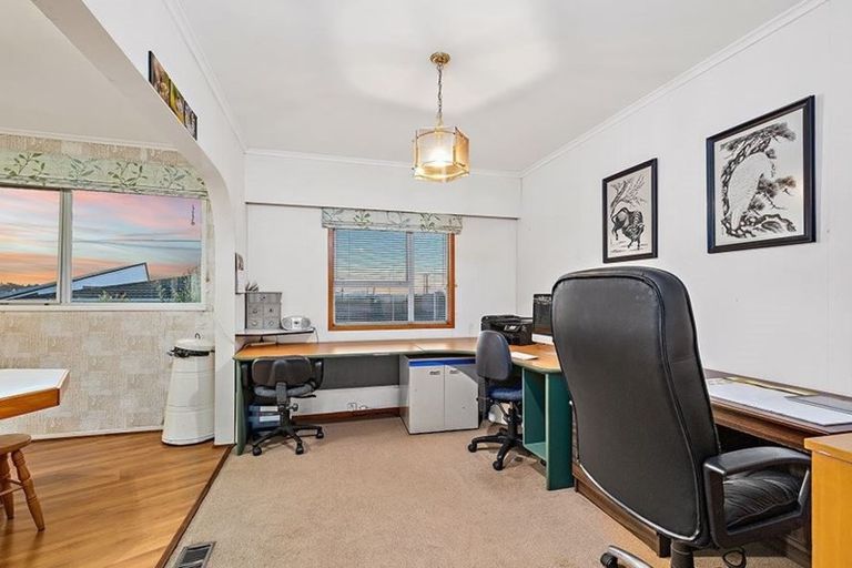 Photo of property in 17 Cyclarama Crescent, Massey, Auckland, 0614