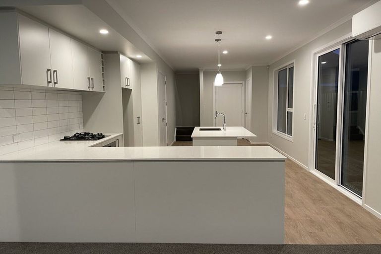 Photo of property in 16 Koreke Close, Kenepuru, Porirua, 5022