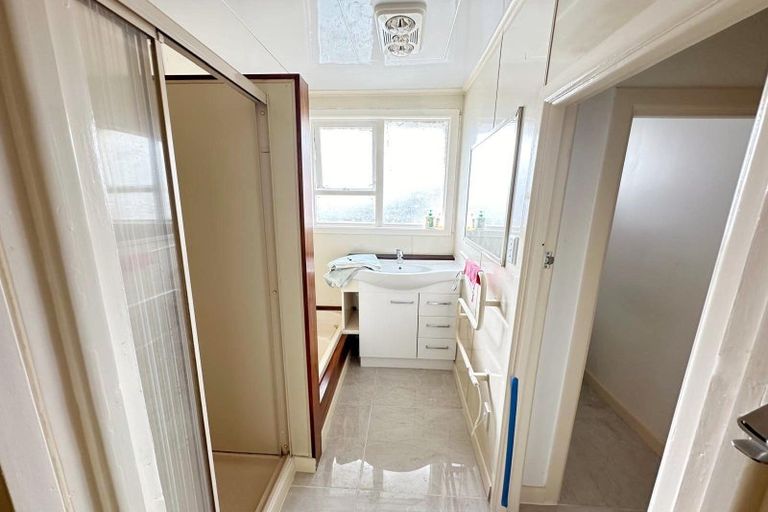 Photo of property in 204 Edmonton Road, Te Atatu South, Auckland, 0610