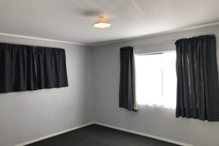 Photo of property in 13 Craigbank Avenue, New Lynn, Auckland, 0600