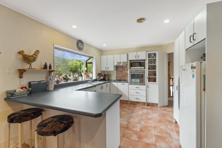 Photo of property in 5 Saunders Close, Whitby, Porirua, 5024