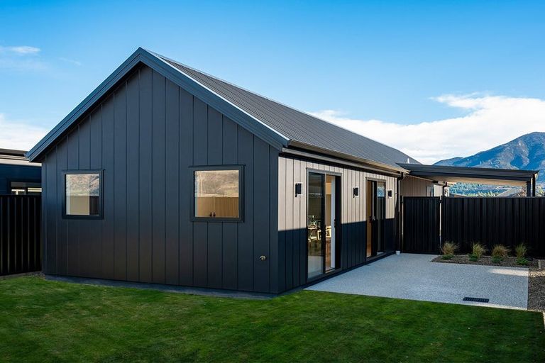 Photo of property in 13 Gillespie Street, Lake Hawea, 9382