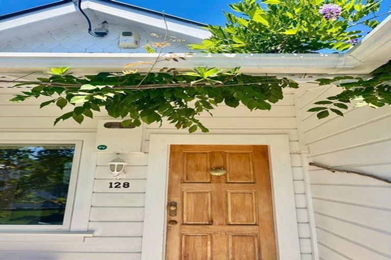 Photo of property in 128 Charles Street, Westshore, Napier, 4110