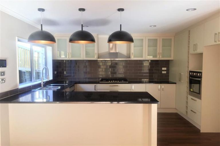 Photo of property in 104 Keri Vista Rise, Papakura, 2110