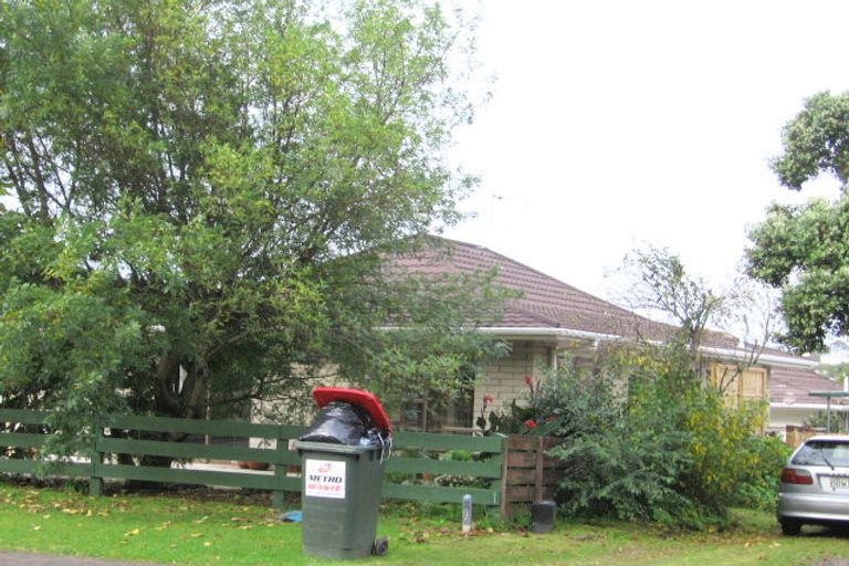 Photo of property in 1/33 Thorburn Avenue, Red Beach, 0932