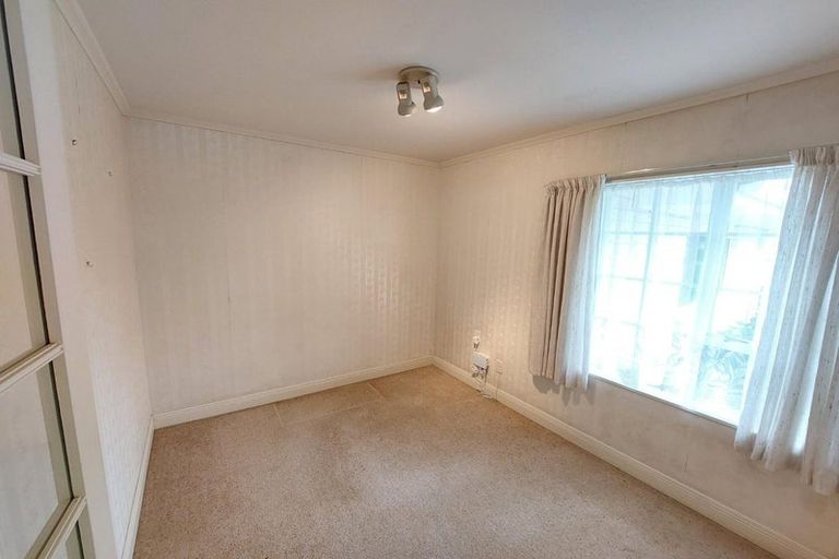 Photo of property in 21 Oakpark Place, West Harbour, Auckland, 0618