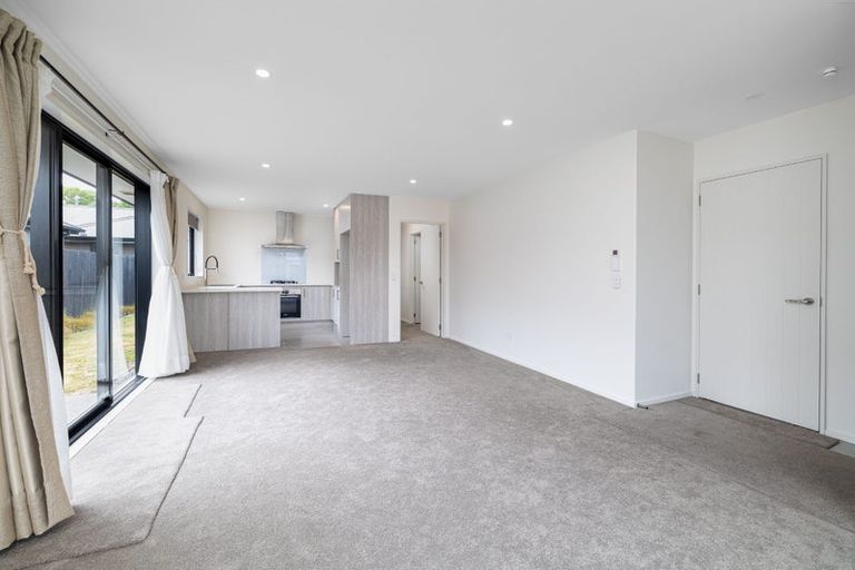 Photo of property in 33 Miromiro Street, Broomfield, Christchurch, 8042
