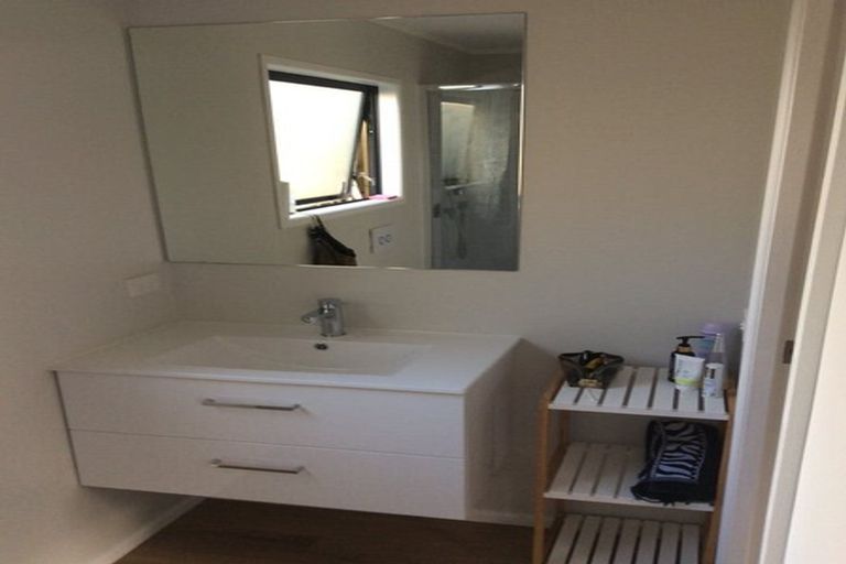 Photo of property in 23 Helleur Road, Massey, Auckland, 0614