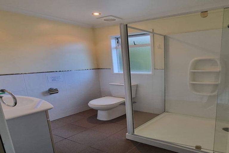 Photo of property in 28 Judkins Crescent, Cockle Bay, Auckland, 2014