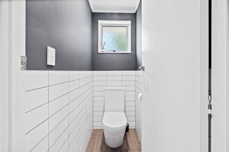 Photo of property in 37 Oakley Crescent, Hornby, Christchurch, 8042