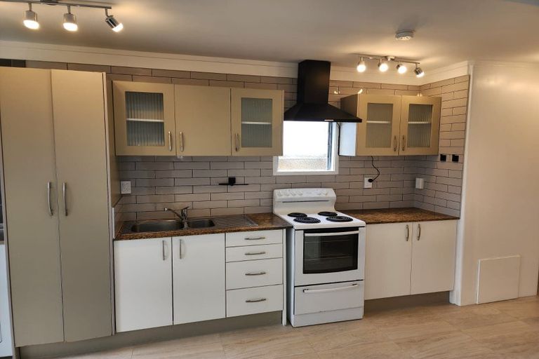 Photo of property in 623 Glenfield Road, Totara Vale, Auckland, 0629