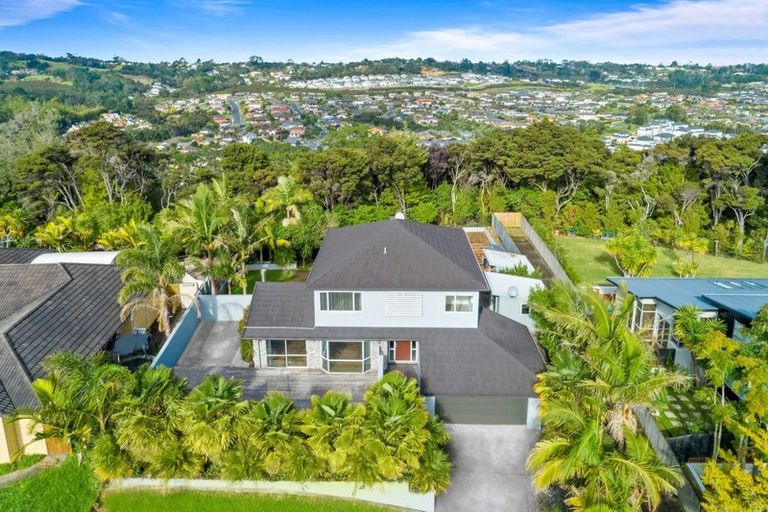 Photo of property in 38 Kittiwake Drive, Schnapper Rock, Auckland, 0632