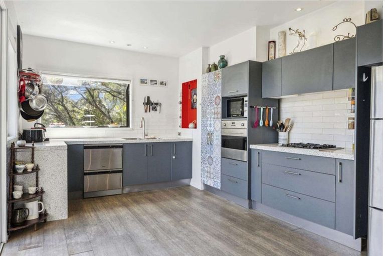 Photo of property in 609 South Titirangi Road, Titirangi, Auckland, 0604