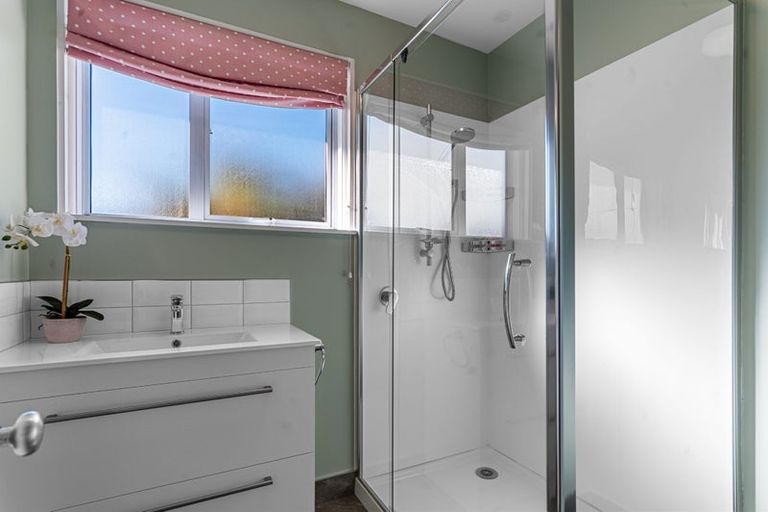 Photo of property in 12 Petries Road, Woodend, 7610