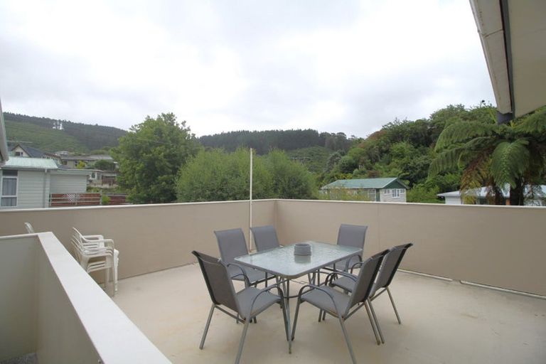 Photo of property in 38 Larsen Crescent, Tawa, Wellington, 5028