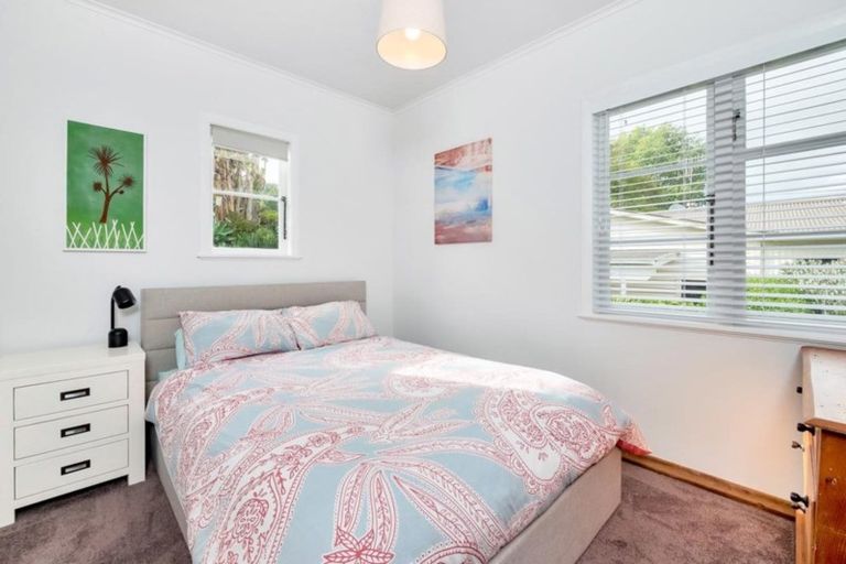 Photo of property in 19 Porter Crescent, Helensville, 0800