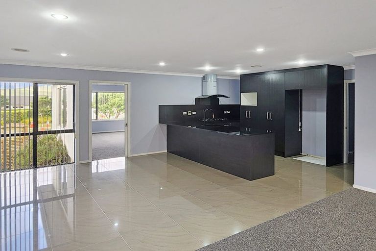 Photo of property in 52 Aotea Drive, Aotea, Porirua, 5024