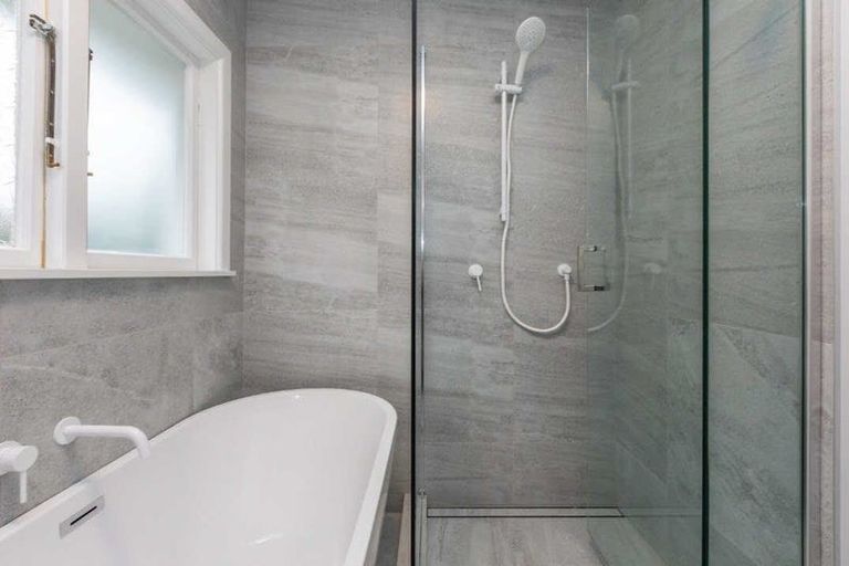 Photo of property in 94 Avondale Road, Avondale, Christchurch, 8061