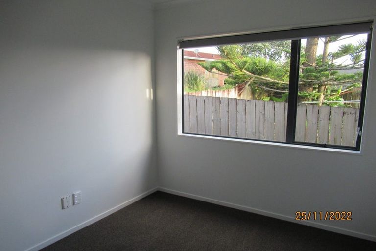 Photo of property in 27 Brougham Place, West Harbour, Auckland, 0618
