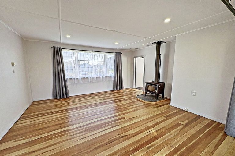 Photo of property in 240 Cornfoot Street, Castlecliff, Whanganui, 4501