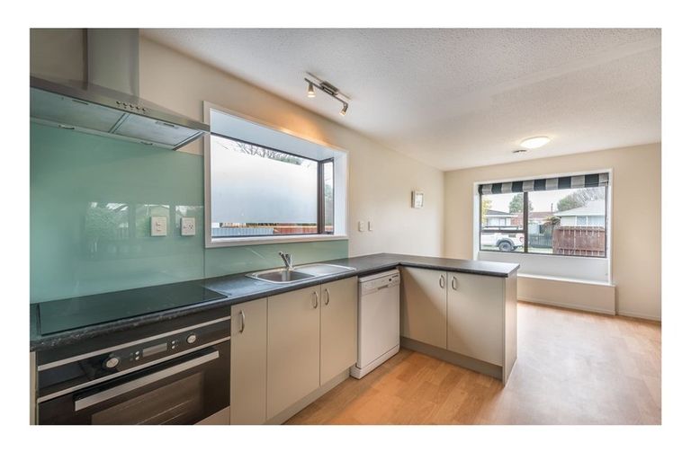 Photo of property in 4 Magenta Place, Broomfield, Christchurch, 8042