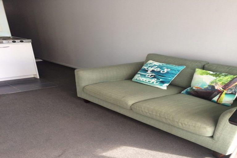 Photo of property in 26 Crompton Road, Massey, Auckland, 0614