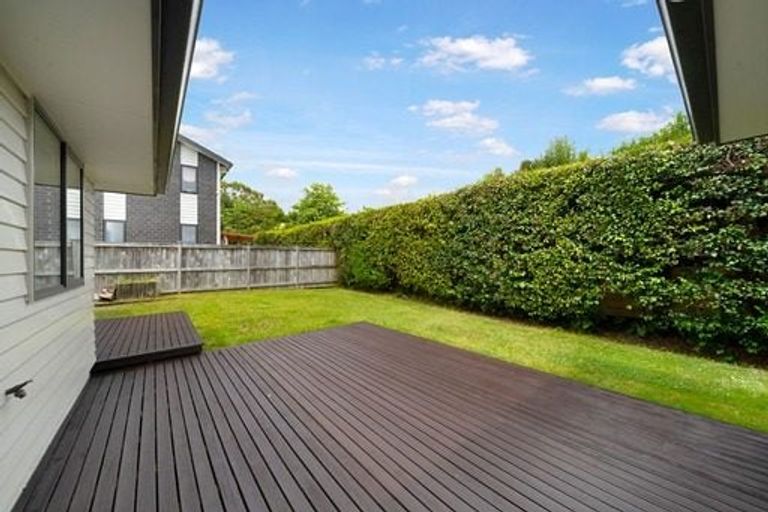 Photo of property in 2 Renata Crescent, Te Atatu Peninsula, Auckland, 0610